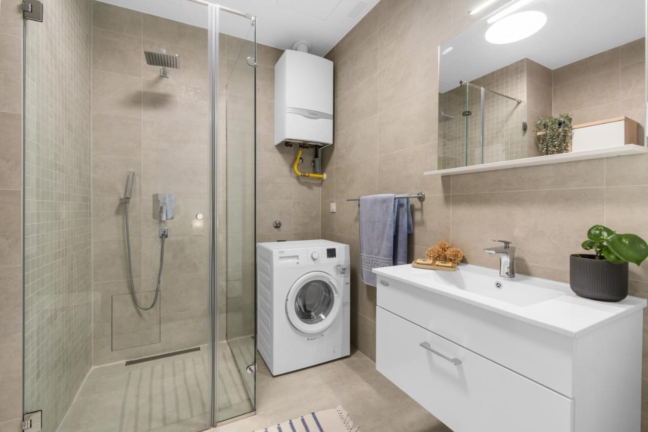 Luxury New Apartment With Private Garden Near The Beach! Poreč Extérieur photo