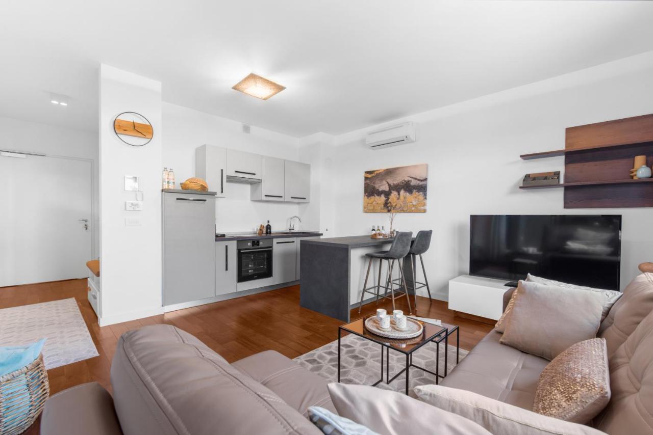Luxury New Apartment With Private Garden Near The Beach! Poreč Extérieur photo