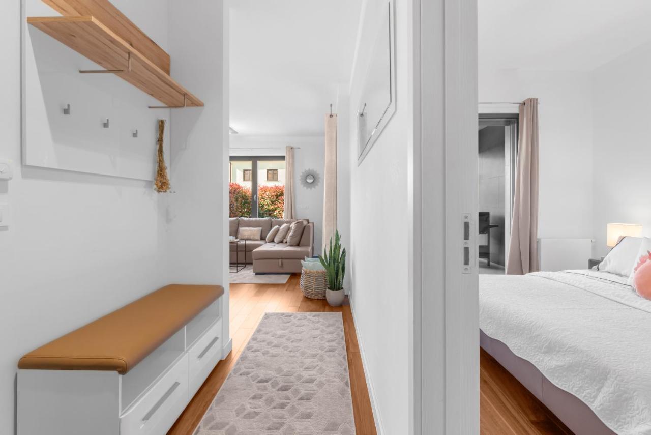 Luxury New Apartment With Private Garden Near The Beach! Poreč Extérieur photo