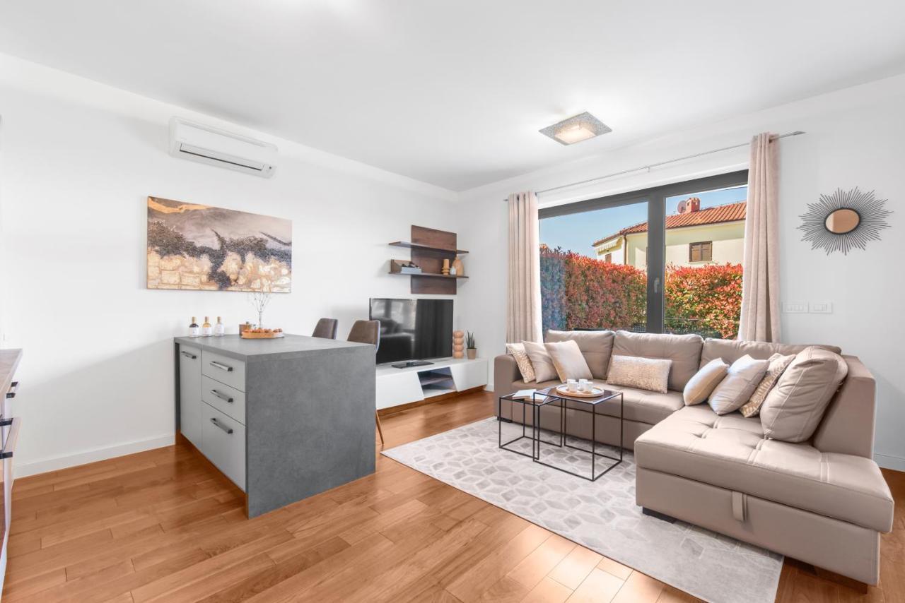 Luxury New Apartment With Private Garden Near The Beach! Poreč Extérieur photo